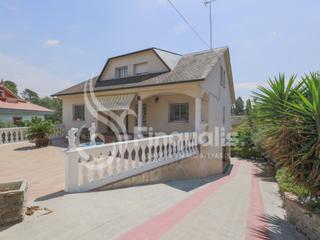 Casa en Lliçà d´Amunt. Piscina y garaje