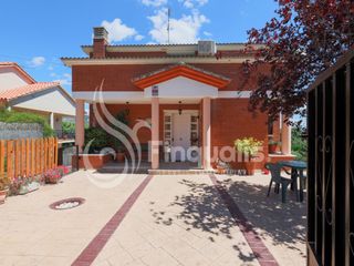 Casa  Calle xiprer. Con piscina y garaje