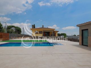 Casa  Calle creu. Con piscina y garaje