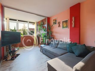 Piso  Calle sant eudald. Reformado con ascensor