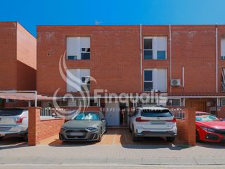Semi detached house  Calle setcases. Adosado reformado