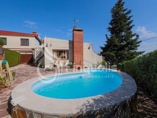 Casa a Santa Eul�lia de Ron�ana. Casa a 3 vientos con piscina y garaje