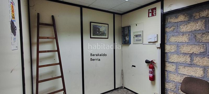 Foto f7c8f281-5fbf-4105-a162-8cab10100022. Industrial building in zubileta kalea 27 in Cruces Barakaldo