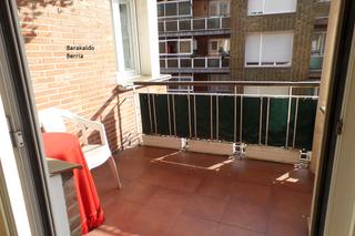 Appartement  Bizkaia kalea 18. Piso 4 habitaciones muy céntrico, barakaldo