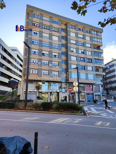 Foto b6dc5c95-b17b-4eec-a8f7-d9d41e5d6d8f. Local comercial a vicente blasco ibañez kalea 32 a Sestao