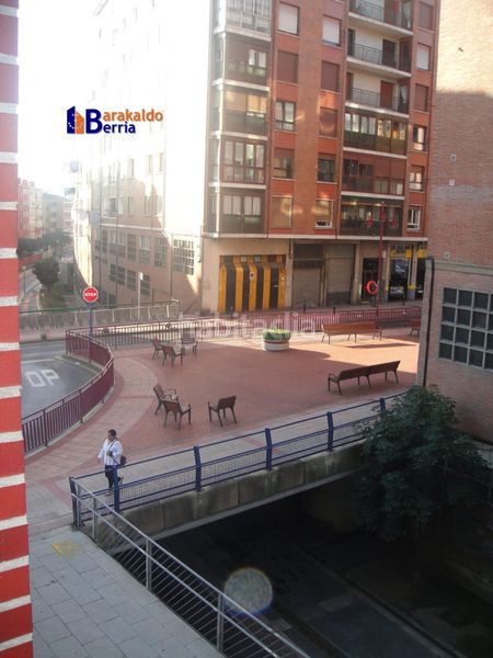 Foto 02063d83-9d77-492e-906a-5bd46149aa60. Büro in askatasun etorbidea 65 in Bagatza - S. Vicente Barakaldo
