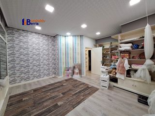 Lloguer Local Comercial a Castilla-la mancha kalea 24. Local comercial muy visible junto a la calle arrandi