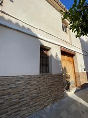 Casa en Benisan. Fachada reformada el resto lo pones t