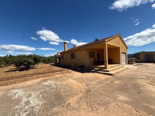 Chalet in Urbanizaciones. Chalet en lliria con 16 mil metros de naranjos