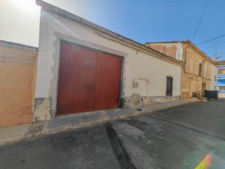Local Comercial a Cheste. Almacén con distribución de vivienda en cheste