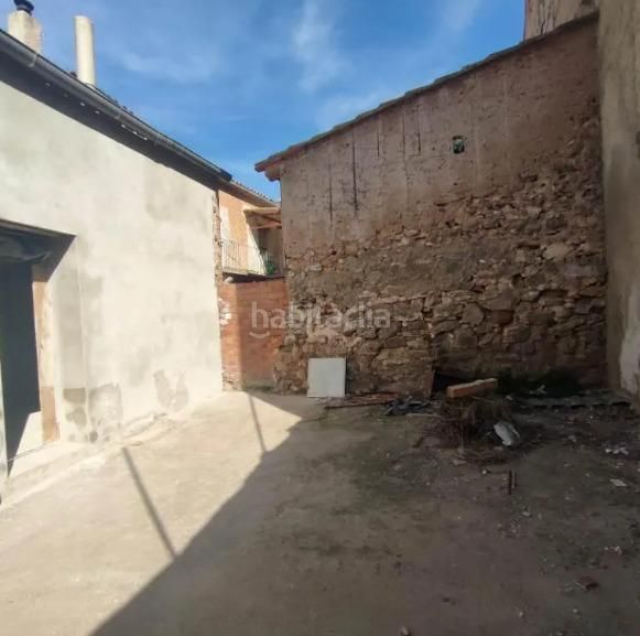 Foto eb8bb185-209f-4fe7-b1cf-467261c354ee. Casa amb aparcament a Albelda