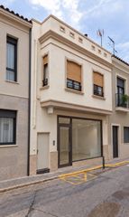 House in Benaguasil. Vivienda con local comercial y amplias terrazas