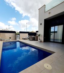 Casa en Benijófar. Villa independiente  en benijofar