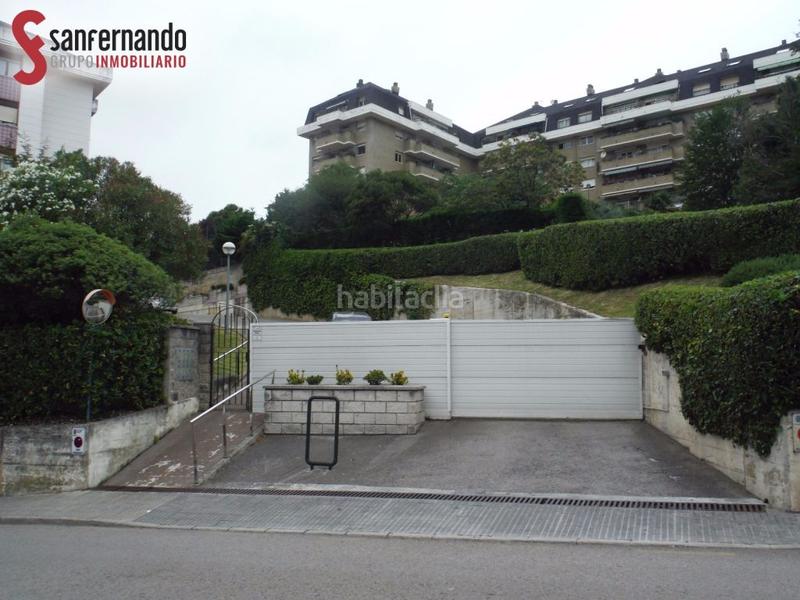 Foto c4e63ce6-e95f-4cf3-ba99-ab5d49cd057b. Aparcament cotxe a La Pereda Santander