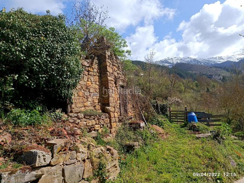 Foto 4a55ea2f-6ab6-40a4-bdd1-d796a85592cb. Finca rústica terreno urbano con proyecto incluido en Potes