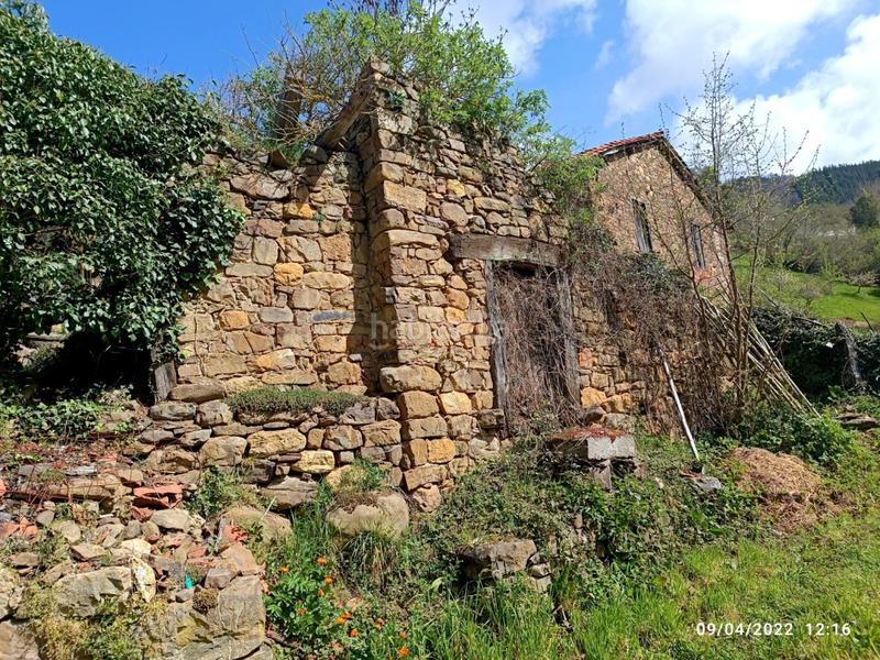 Foto d14543cc-b1f3-4328-a8d5-0c423ac64c49. Finca rústica terreno urbano con proyecto incluido en Potes