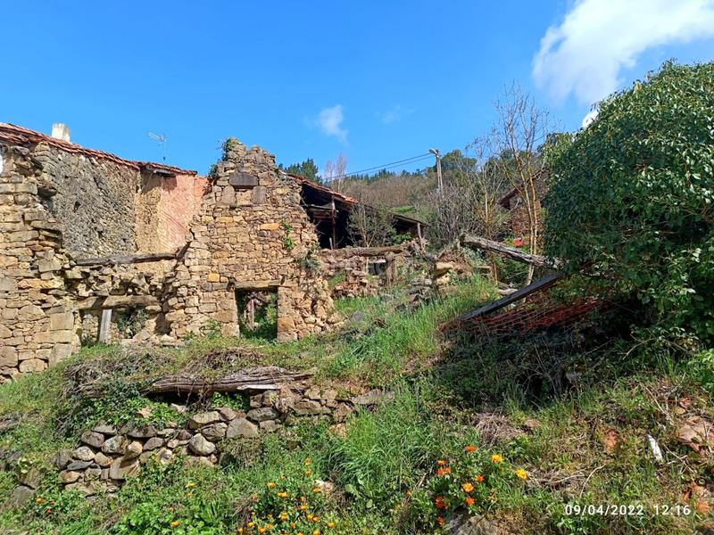 Foto ea438008-a76e-42a8-88ca-f2eff48da847. Finca rústica terreno urbano con proyecto incluido en Potes