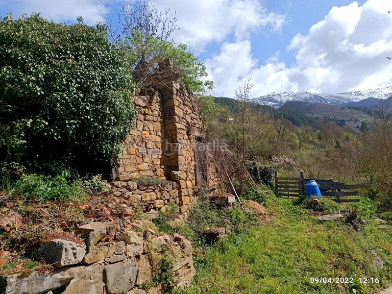Foto f0638b50-0404-4f0c-8401-1b6c208aac91. Finca rústica terreno urbano con proyecto incluido en Potes