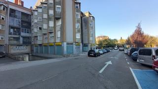 Aparcament cotxe a Bezana - Prezanes. Plaza de garaje en el centro de bezana
