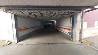 Aparcament cotxe a Bezana - Prezanes. Garaje en bezana