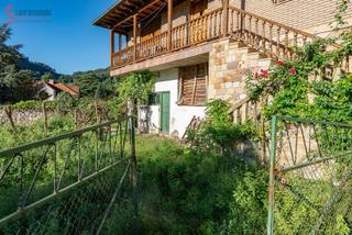 Local Comercial a Puente Viesgo. Local con parcela en pueblo con encanto