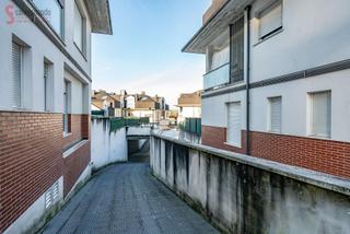 Aparcament cotxe a Inmobiliaria - Barreda. Se venden plazas de garaje con trastero en barreda