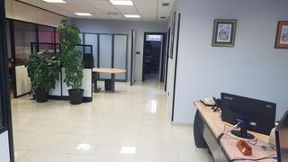 Lloguer Local Comercial a Covadonga - Campuzano - Ciudad Vergel. Local comercial de 300 m2 en avenida besaya