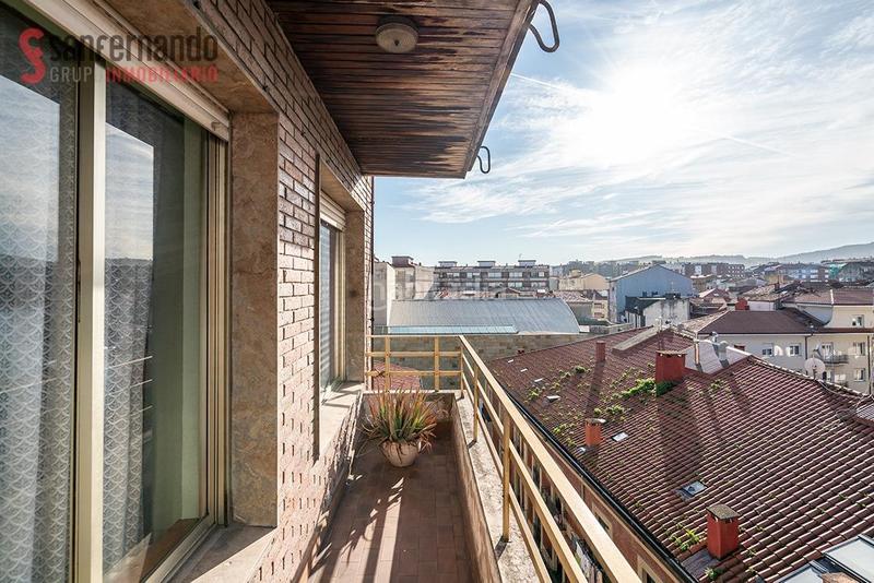 Foto a179c383-5810-4dc5-8a61-b2648c3d6d7b. Piso vivienda en ubicación excelente en Centro Torrelavega