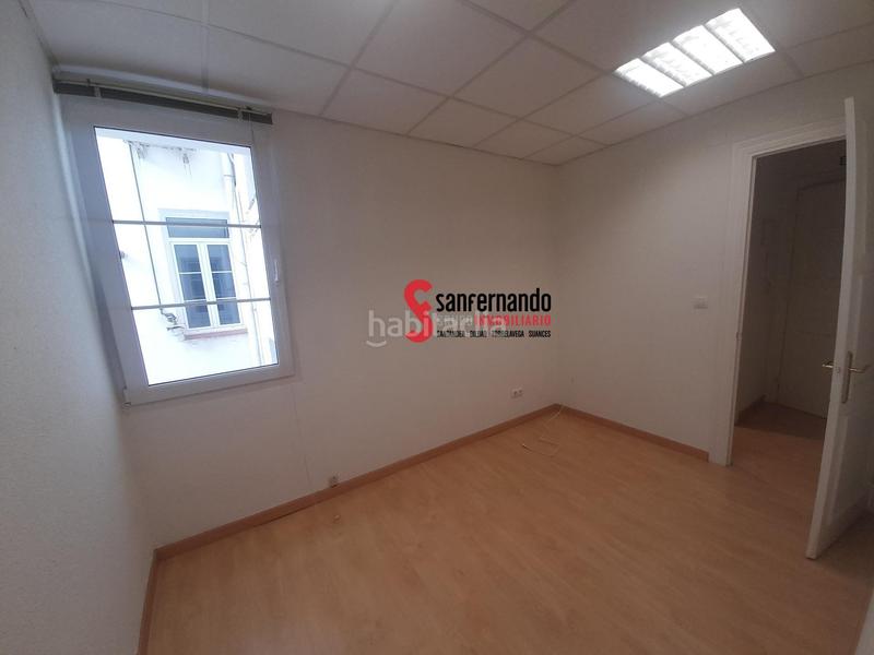 Foto 9f88ef7a-b8f0-4546-b3d2-1f0c839f20c5. Alquiler oficina se alquila oficinadespacho en puertochico pleno centro . en Santander