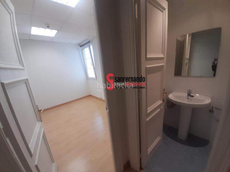 Foto fbb8a32c-9752-4a57-978c-ea5a96d70543. Alquiler oficina se alquila oficinadespacho en puertochico pleno centro . en Santander