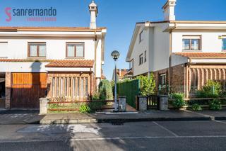 Casa aparellada  Avenida menicenses. Descubre tu paraíso cerca de la playa!