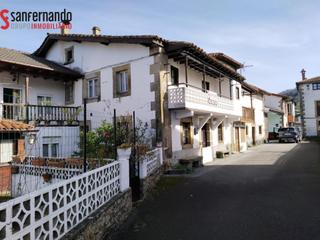 Haus in Molledo. Casa adosada entera para reformar