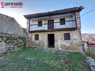 Casa a San vicente 35. Casa montanesa para reformar en san vicente de león