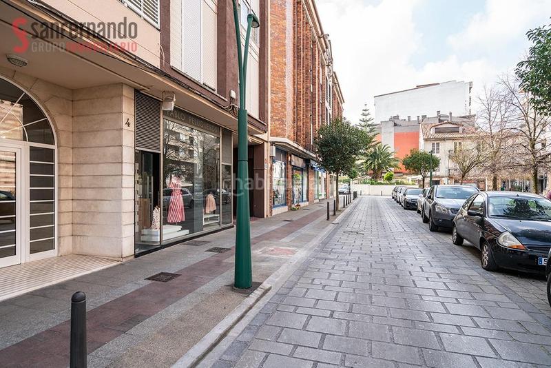 Foto ea2233c7-fb63-475f-b4ae-60cfb3e78465. Local comercial  en el centro en Inmobiliaria - Barreda Torrelavega