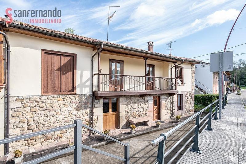 Foto c8687a76-f541-4df2-9345-f1e38474ce74. Casa  montañesa con encanto y gran potencial en la senda del pas en Puente Viesgo