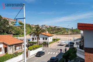 Apartament  Calle del doctor enrique oti. Apartamento en suances junto a la playa de la concha con plaza d