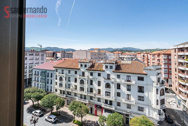 Foto 3801c8fe-a1f3-49ea-952e-d226001689d8. Appartamento in avenida menéndez pelayo 6 in Centro Torrelavega