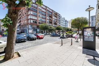 Pis a Avenida menéndez pelayo 6. Maravilloso y céntrico piso de tres habitaciones y dos baños.