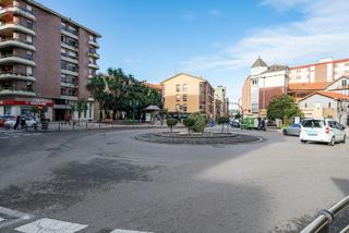 Pis  Plaza tres de noviembre. Piso de tres habitaciones, dos baños y garaje cerrado.