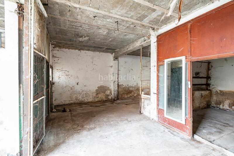 Foto 66b731b2-b5ba-42d1-93d3-225f6a2fd185. Local commercial dans Cartes