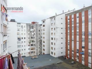 Pis  Avenida camilo alonso vega. Piso en la zona de cuatro caminos con ascensor   inversión segur
