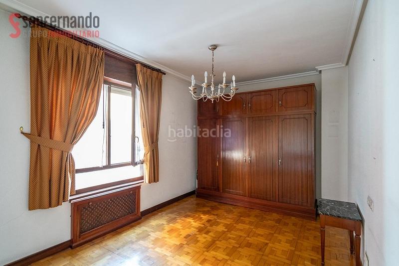 Foto 65dc9e69-5e35-4479-afce-c2b3323c5a8c. Piso vivienda con alma en el corazón 122 m para diseñar tu futuro en Torrelavega
