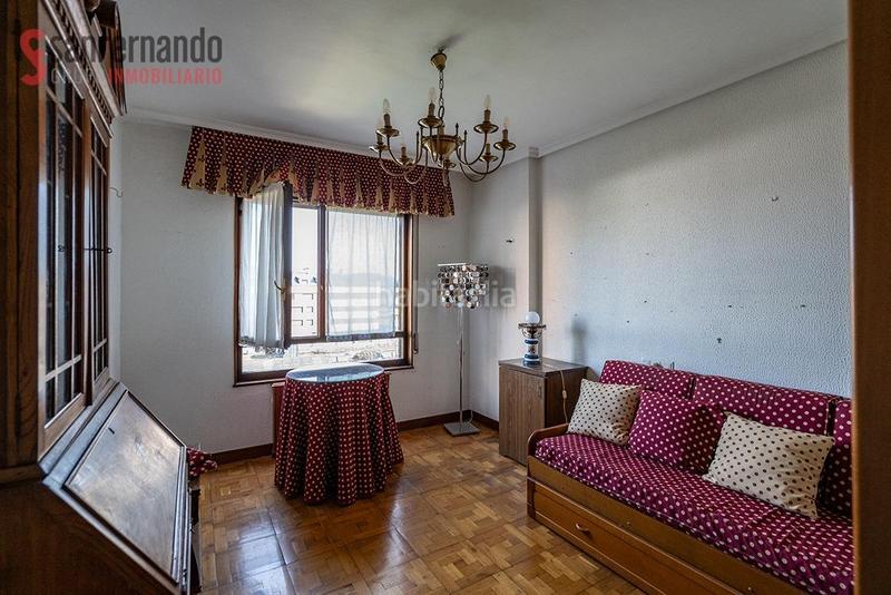 Foto 97d9d46e-346a-41f1-bba9-47a740e23d6d. Piso vivienda con alma en el corazón 122 m para diseñar tu futuro en Torrelavega