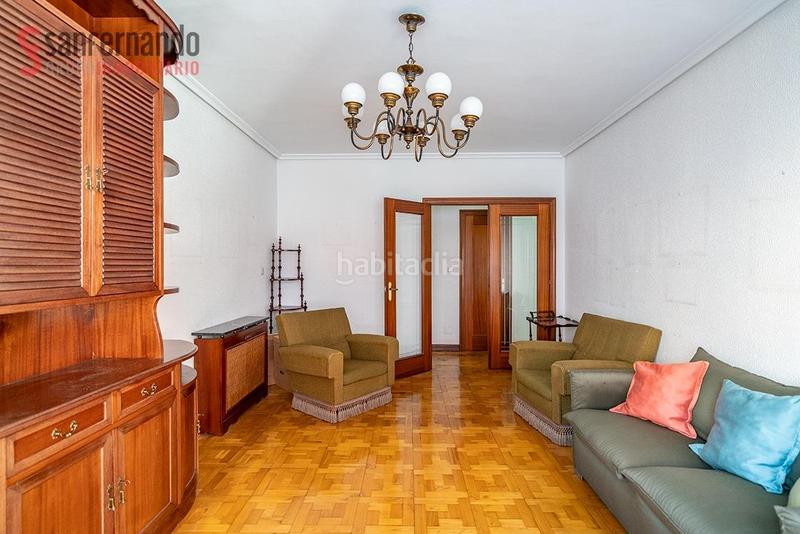 Foto a4098bc5-c1ea-4d7f-ae23-d0c2c75e040e. Piso vivienda con alma en el corazón 122 m para diseñar tu futuro en Torrelavega