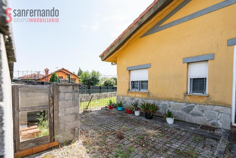 Foto e02b86ed-00a0-4311-b2d3-fc0b41e6ef37. Chalet  individual en una sola planta con jardín en navajeda en Entrambasaguas