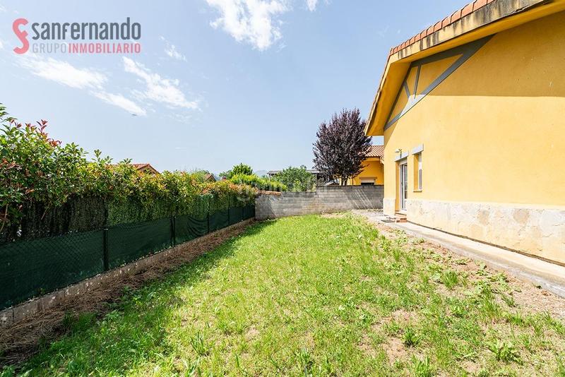 Foto f155953d-568e-4f79-974b-0ac7f03ff461. Chalet  individual en una sola planta con jardín en navajeda en Entrambasaguas