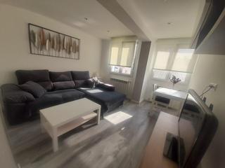 Location Appartement à Cuatro Caminos. Se alquila piso reformado en zona centro para funcionarios, prof