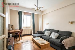 Appartement  Plaza de juan carlos i. Piso muy amplio en la plaza juan carlos i con ascensor