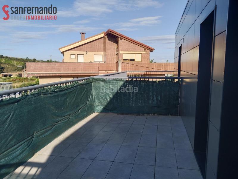 Foto 0207d60f-b7fa-4607-988a-11063566e366. Alquiler dúplex en calle monte noba piso con terraza cerca del mar en Miengo