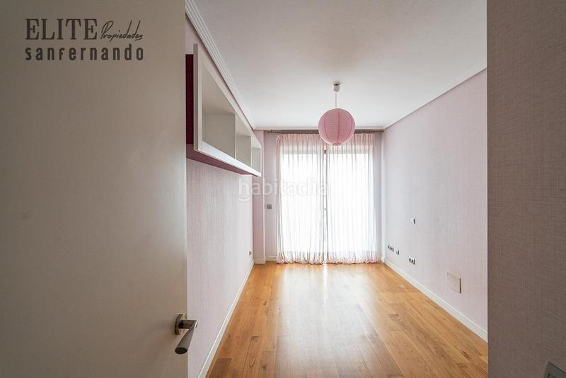 Foto 89c40dcb-eb1f-4dc0-9f82-ad32bcb2cc4b. Pis amb calefacció aparcament piscina a Valdenoja Santander